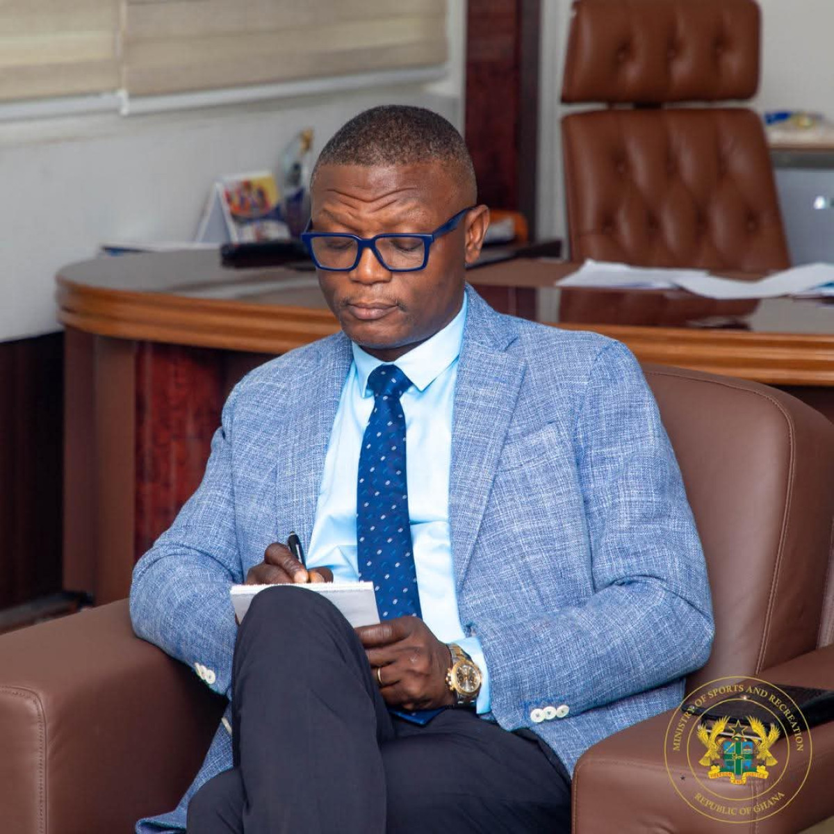“Half Egg Became One Egg” – Sports Minister Rejects Smith’s Food Complaints